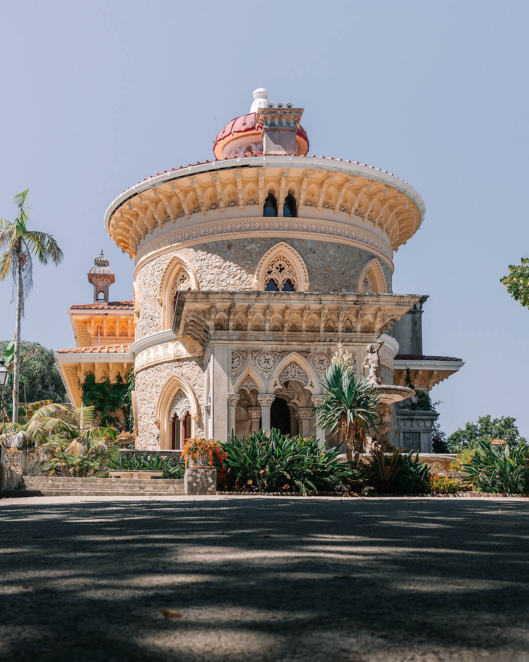 Monseratte palace entry